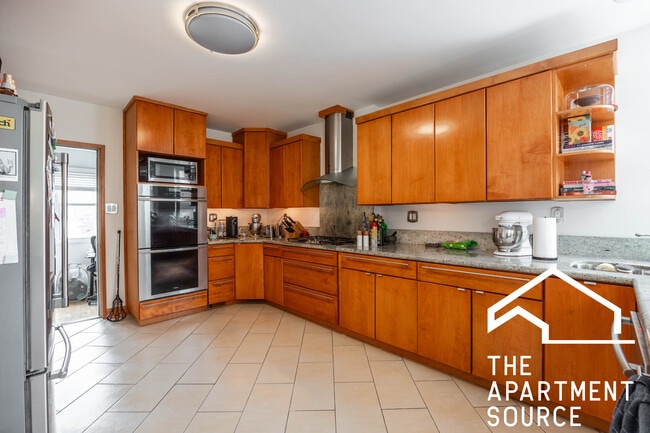 Foto del edificio - 1806 W Grand Ave