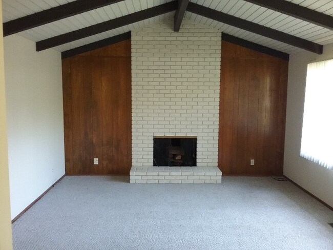 Foto del edificio - 651 Belladonna Ct