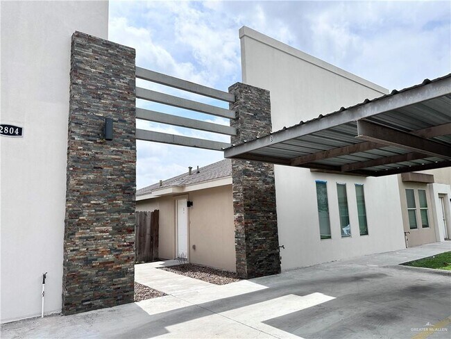 Building Photo - 2804 Wolverine St