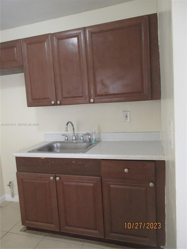Foto del edificio - 2325 Madison St