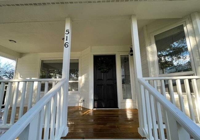 Building Photo - 2Bd/1Ba Kirkland Duplex