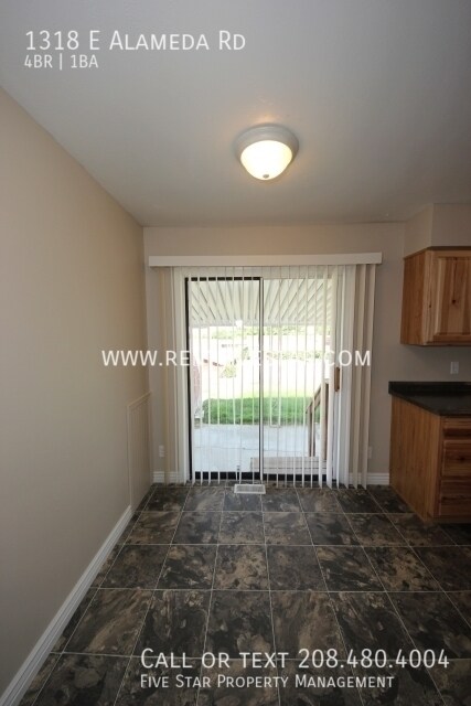 Foto del edificio - Home Available in Central Pocatello! This ...