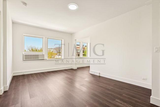 Foto del edificio - Brand NEW 2-Bedroom in the heart of Andersonville with Separate Kitchen, In-Unit Laundry & Sunlig...