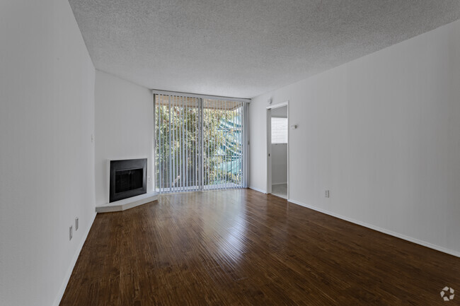 1BR, 1BA + Den - 1000 SF - 2220 S Beverly Glen Blvd