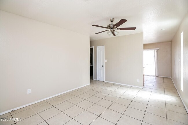 Building Photo - 1629 E Violet Dr