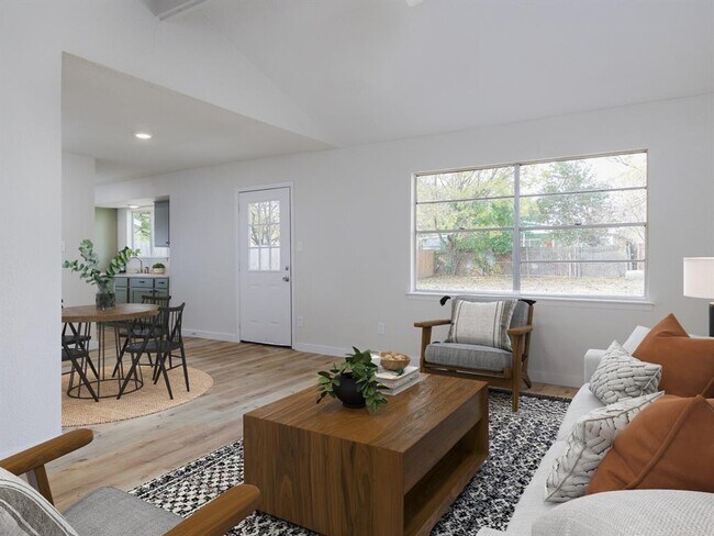 Foto del edificio - 5414 Palo Blanco Ln