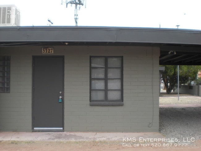Building Photo - 3127 N Fontana Ave