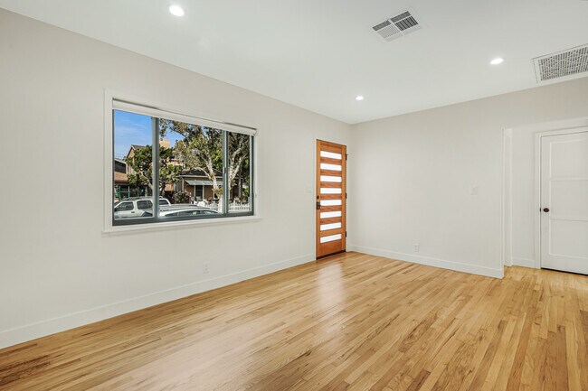 Foto del edificio - 654 Ozone St, Santa Monica, CA 90405