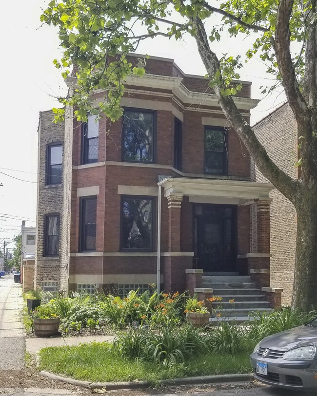 Exterior 1 - 2017 W Cullom Ave