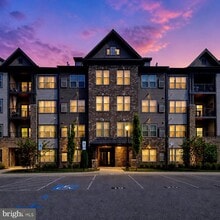 Building Photo - 10110 Seattle Slew Ln