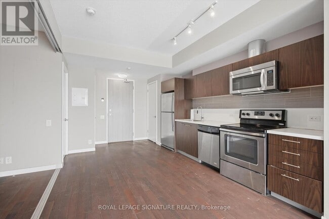 Building Photo - 390 Cherry St