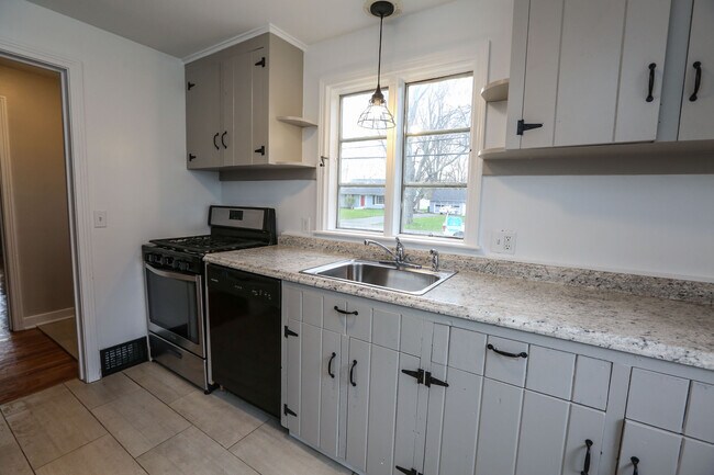 Building Photo - 88 Corning Park