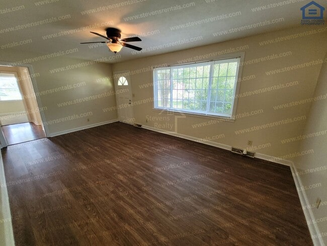 Building Photo - 205 E 13th St