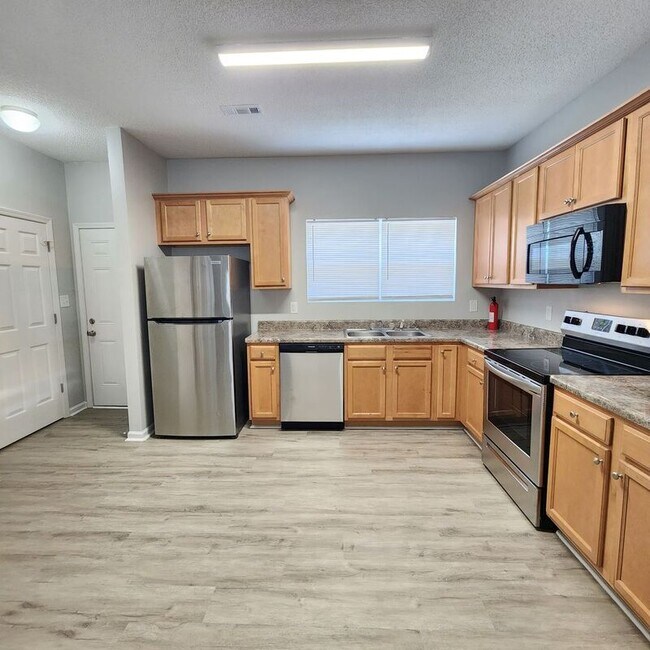 Foto del edificio - 8545 Oakley Cir