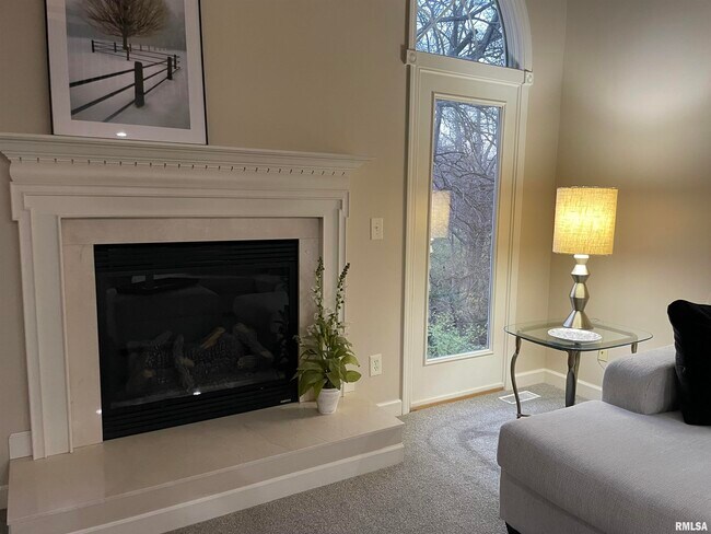 Building Photo - 305 Boulder Creek Dr