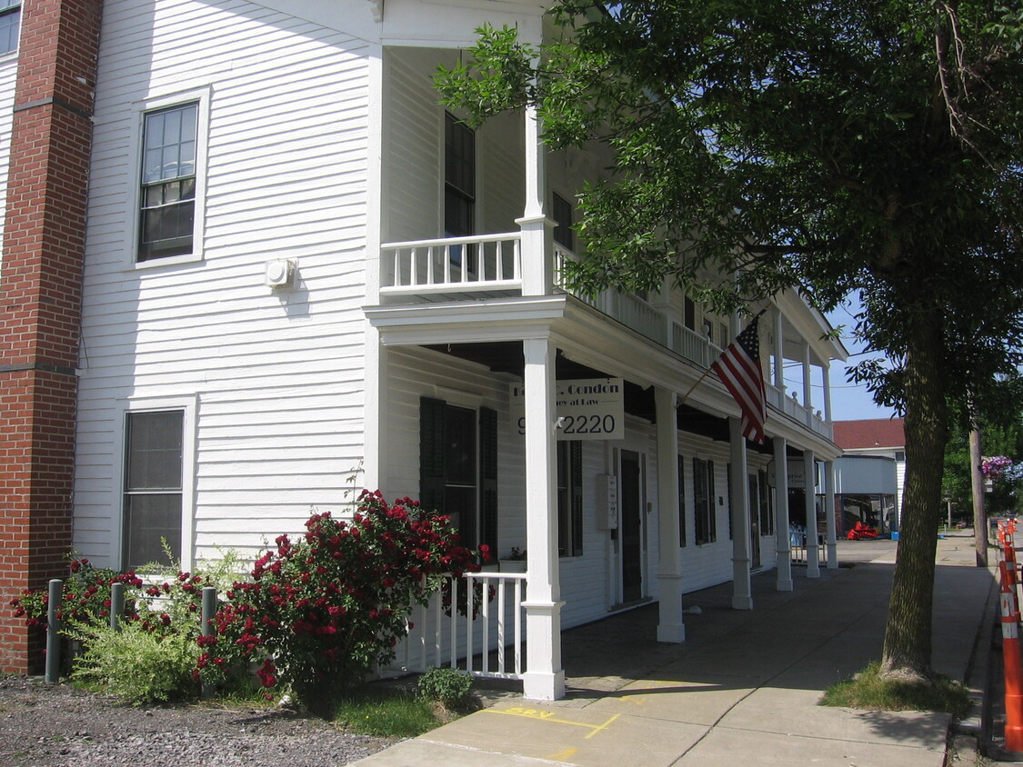 Building Photo - 8558 N Main St