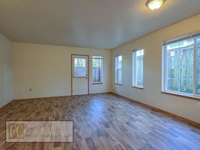 Building Photo - 1908 NE 46th Ave