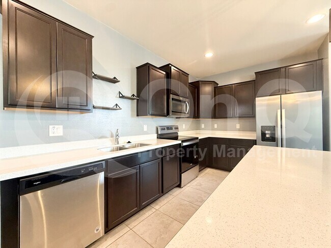 Building Photo - 17591 W Jessie Ln