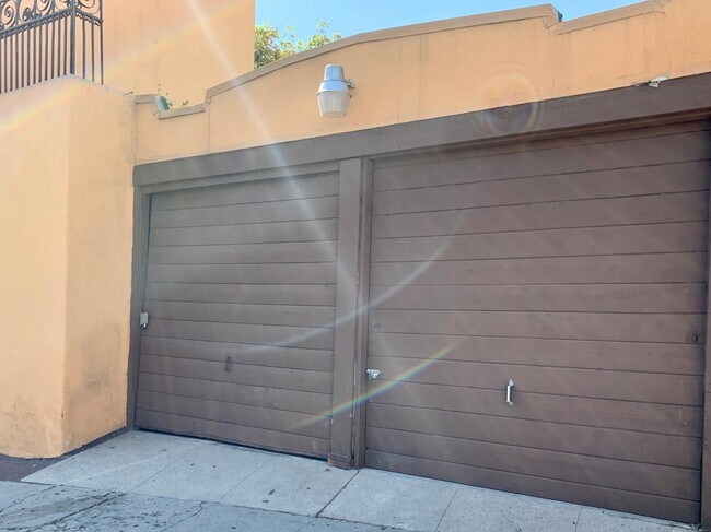 Building Photo - 311 S Crescent Heights Blvd