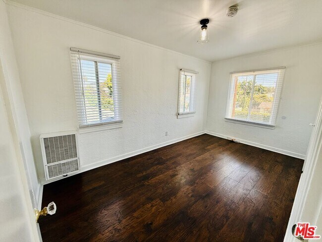 Foto del edificio - 1801 W 39th St