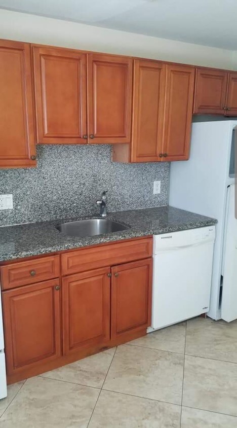 Foto principal - 823 Sunrise Blvd