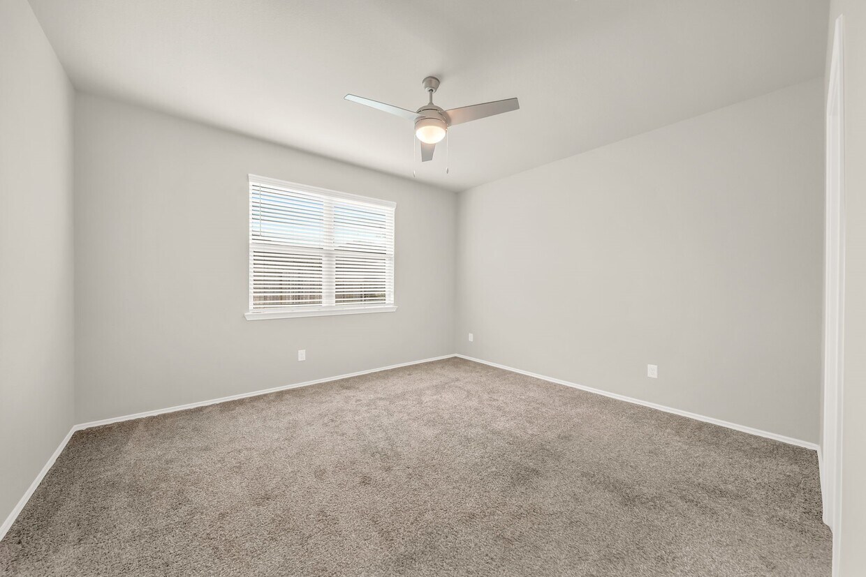 Foto principal - 9244 Inland Leather Ln