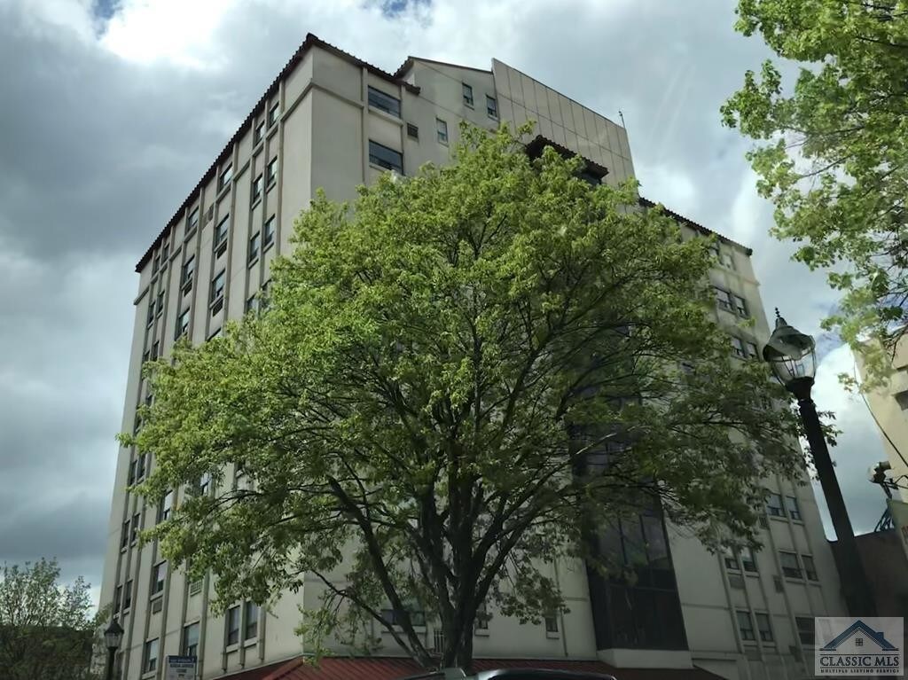 Primary Photo - 131 E Broad St