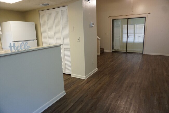 Foto del edificio - 2/2 Townhome Located Near NAS Jax