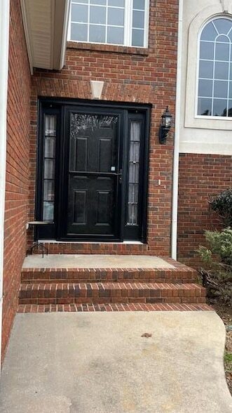 Foto del edificio - 1973 Weston Hills Dr NW