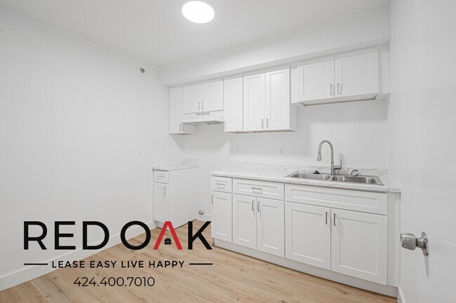 Building Photo - 1136 S Alvarado St