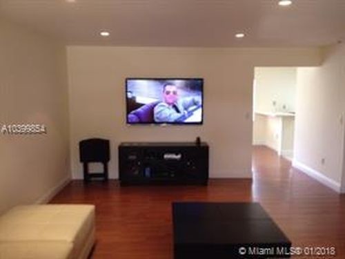 Building Photo - 10194 SW 137th Ct