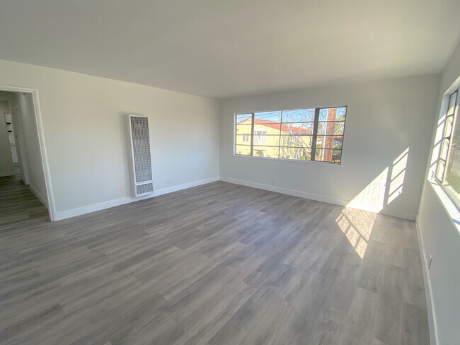 Building Photo - 8101 Crenshaw Blvd
