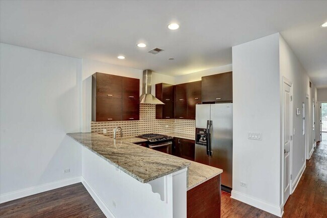 Building Photo - 3505 N Elston Ave