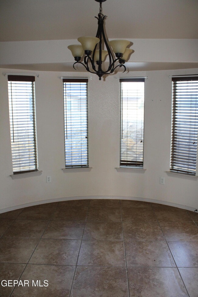 Foto del edificio - 7125 Falling Leaf Cir