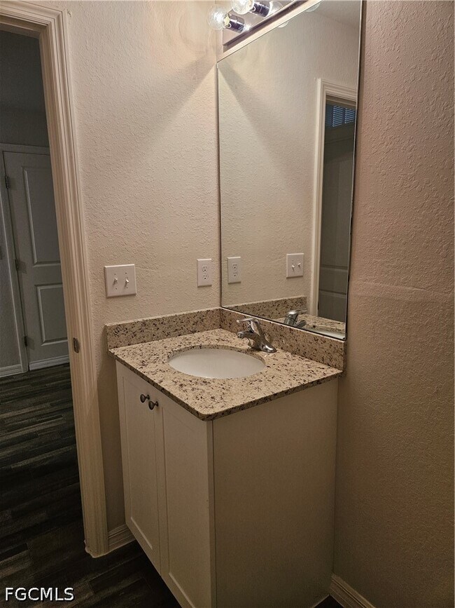 Foto del edificio - 901 NW 15th Pl