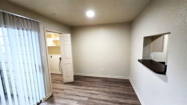 Building Photo - 8100 Creekbend Dr