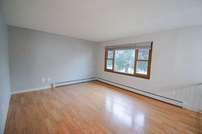 Building Photo - 3703 Willow Heights Dr SW