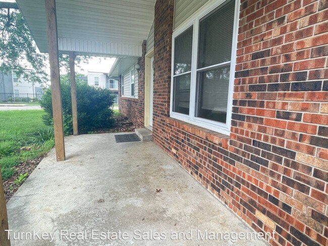 Foto del edificio - 3 br, 2 bath House - 705  East Redwood