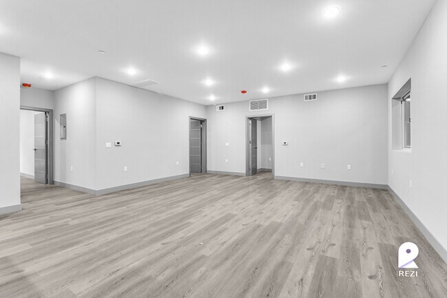 Building Photo - 7040 Woodman Ave