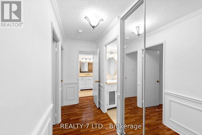 Photo du bâtiment - 1270 Maple Crossing Blvd