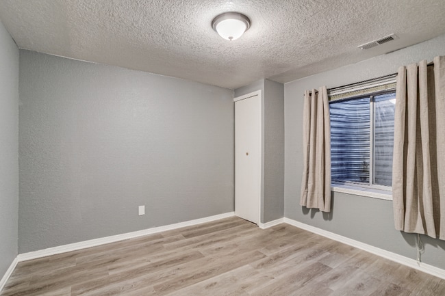 Foto del edificio - 13031 Dexter St