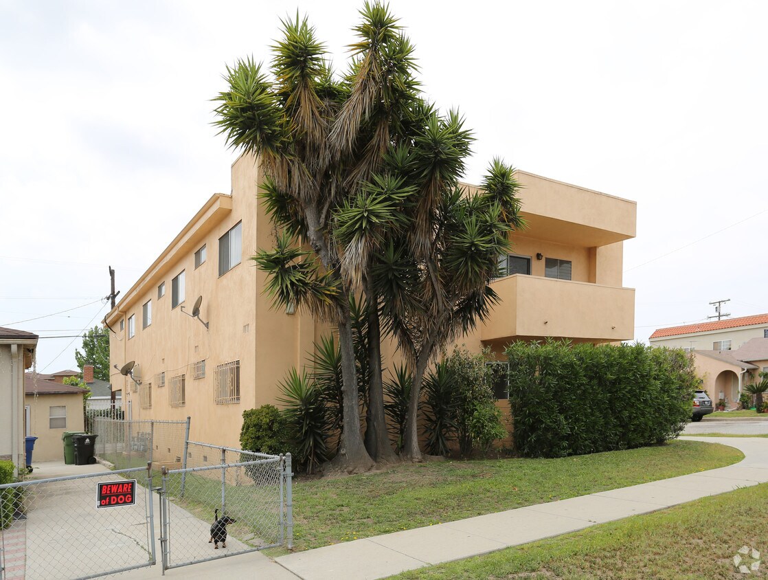 Foto del edificio - 11300 Youngworth St