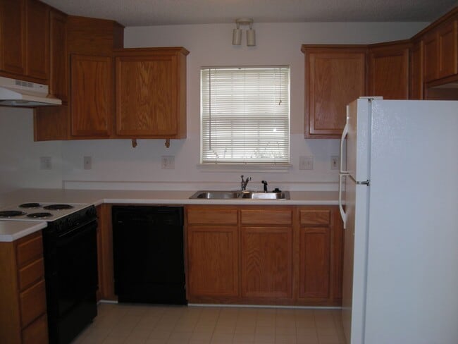 Building Photo - 131 Springwood Ln