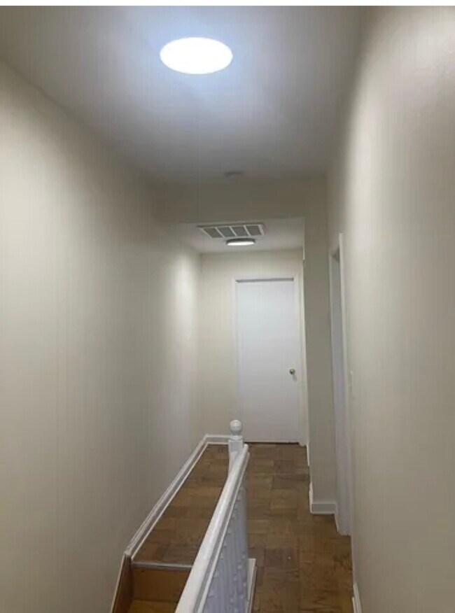 Foto del edificio - 639 11th St NE