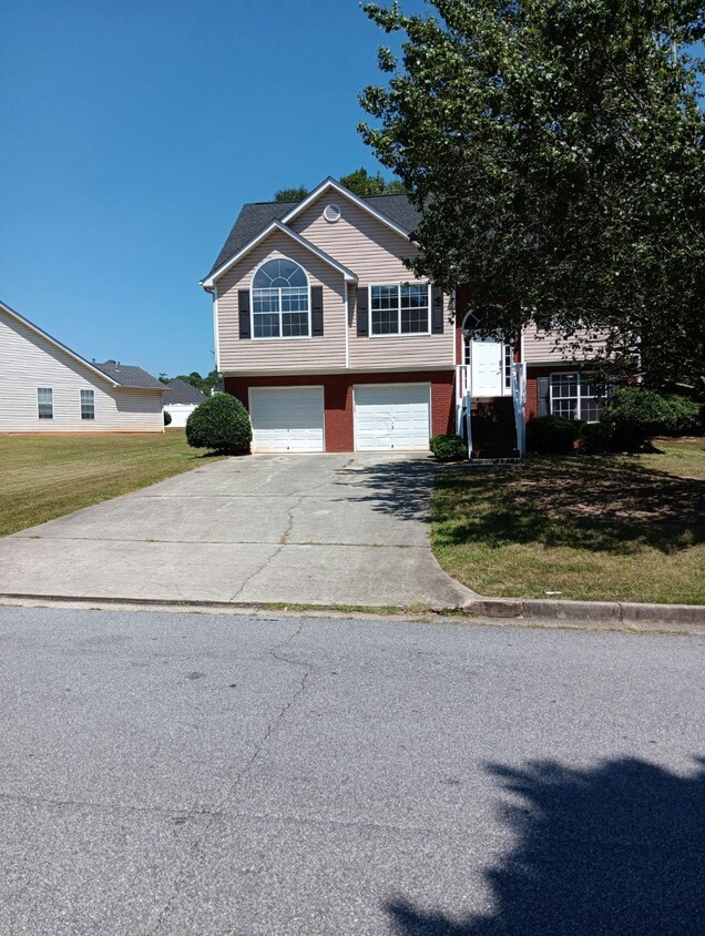Primary Photo - 5428 Peachtree Landing Dr