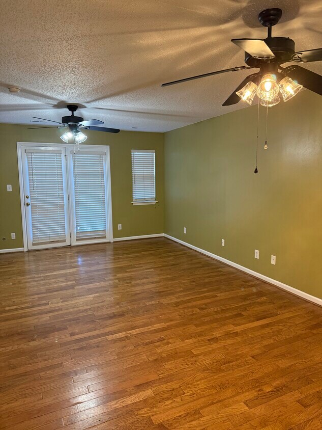 Foto del edificio - 78 Tannenbaum Cir