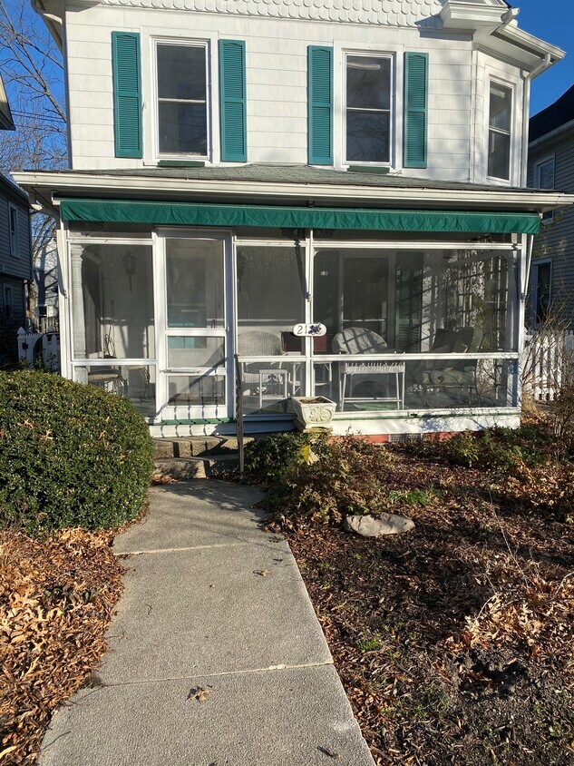 Foto principal - 216 S Aurora St