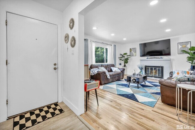 Building Photo - 405 Gregory Way