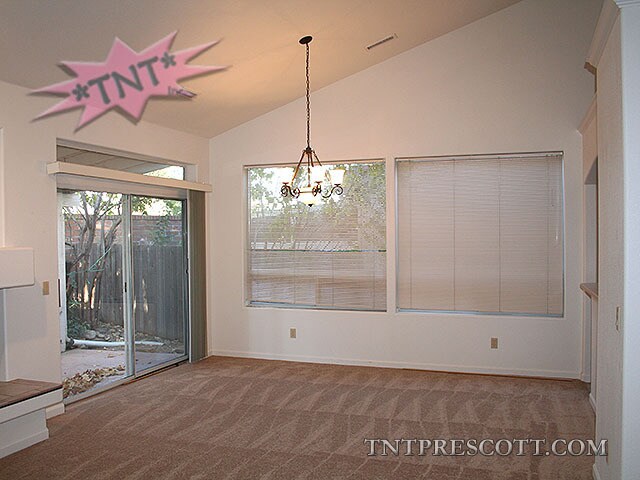 Foto del edificio - Home in Oaks of the Ranch HOA