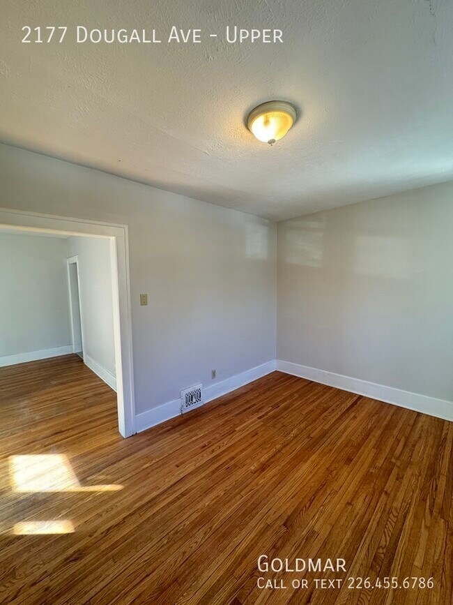 Photo du bâtiment - Cozy Upper Unit Now Available!!